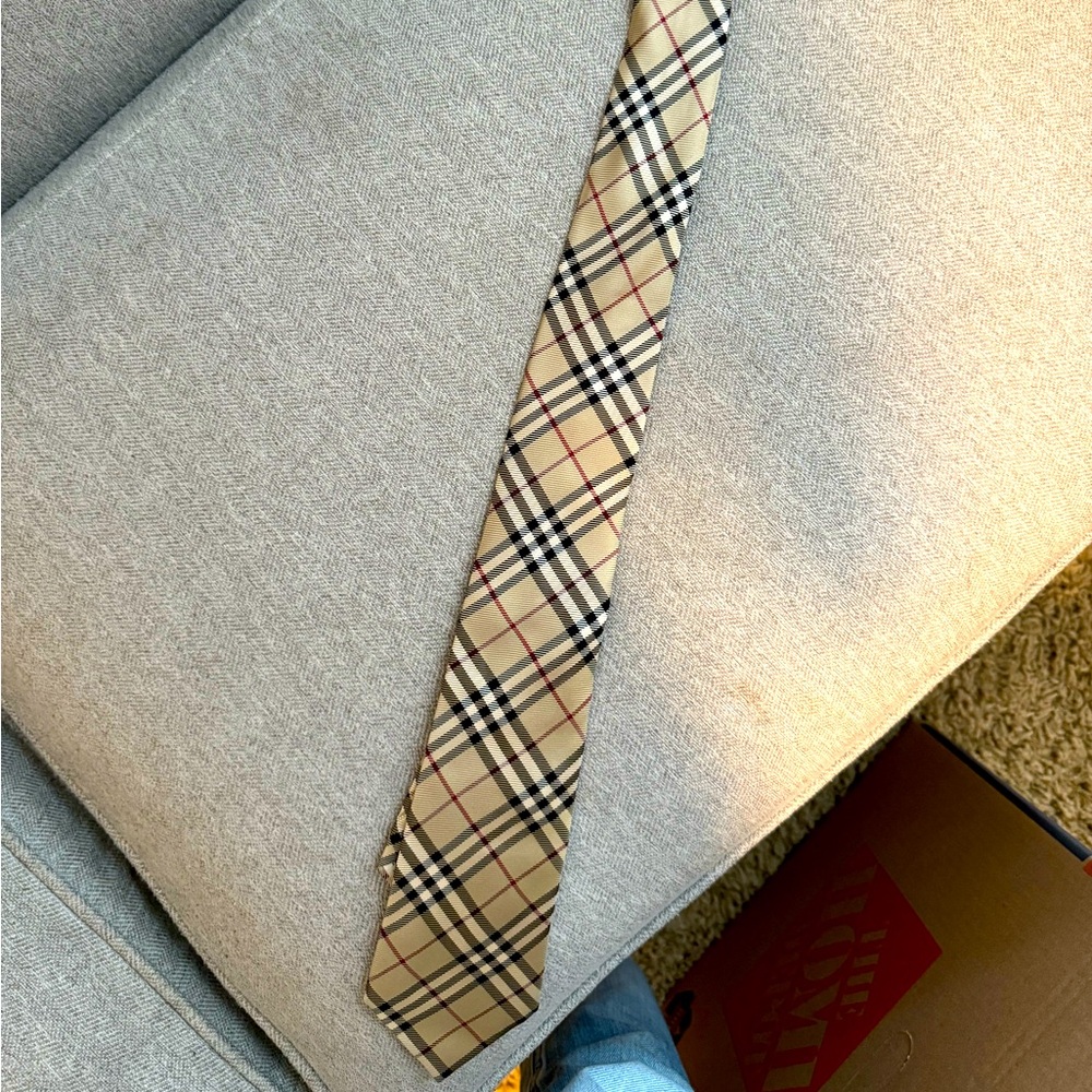 Burberry classic pattern tie